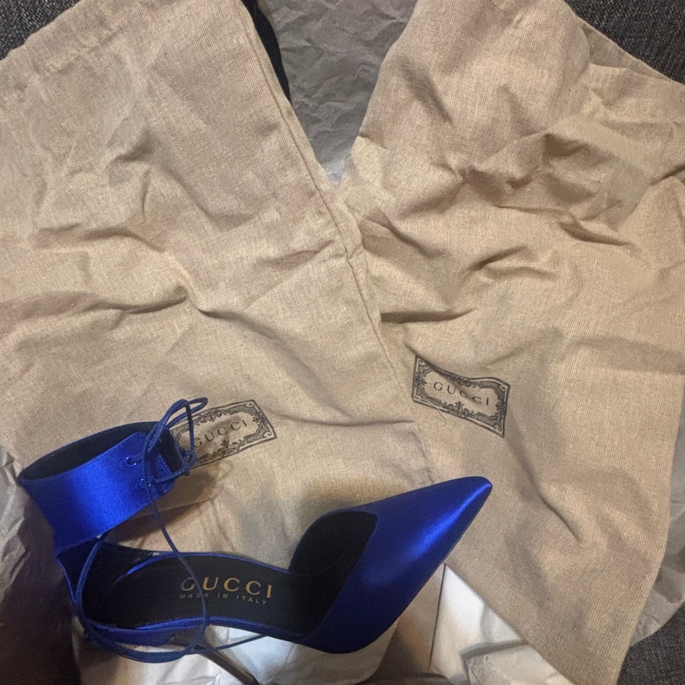 Gucci Satin Blue Pumps - Picture 4 of 12
